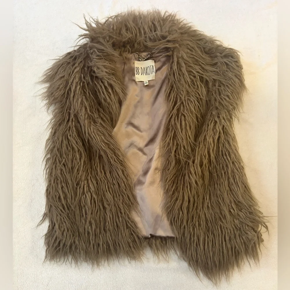 BB Dakota Woman’s Shaggy Faux Fur Vest - Brown Size Small Never Worn - Picture 2 of 14